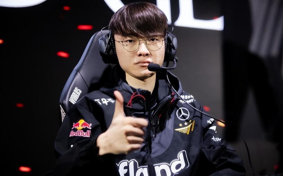 据LCK官方消息，将于12月22日本周四开启LCK2022年度颁奖典礼，并将在多个频道开启直播