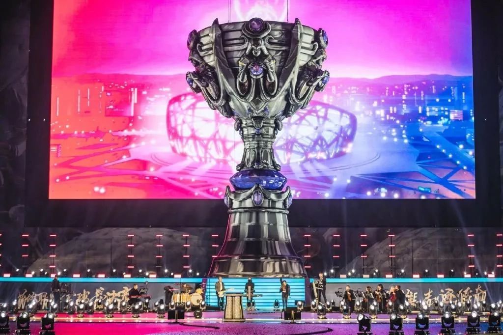 Spinx 被放置在 Vitality 的替补席上;