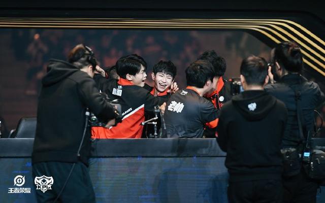 阿拉伯土豪再办DOTA2比赛，Gamers8官推宣布邀请LGD参加