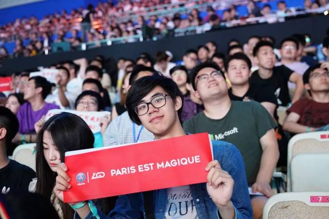 冠军中单真是太强了😤 Zeka 自2022年泡泡赛以来，从未在第五局中失利，并且赢得了8场连胜！