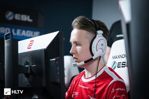 Crisp：Doinb善于跟队友配合沟通 而Xiaohu倾向于自己玩